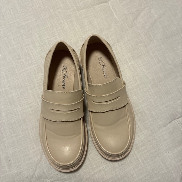 Shoes - Picture 4 of 6